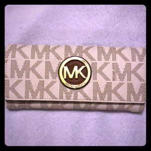 Michael Kors wallet. OBO bundle and save!!!